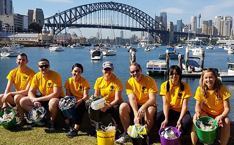 Rackers in Sydney volunteering to clean up the harbor